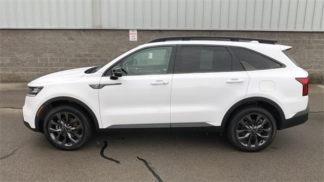 Photo of 2022 Glacial White Pearl Kia Sorento