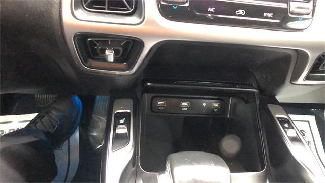 Photo of 2022 Glacial White Pearl Kia Sorento