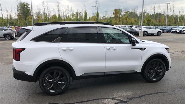 Photo of 2022 Glacial White Pearl Kia Sorento