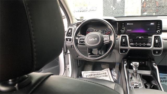 Photo of 2022 Glacial White Pearl Kia Sorento