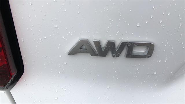 Photo of 2022 Glacial White Pearl Kia Sorento