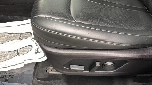 Photo of 2022 Glacial White Pearl Kia Sorento