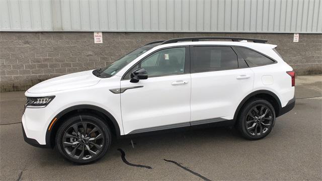 Photo of 2022 Glacial White Pearl Kia Sorento