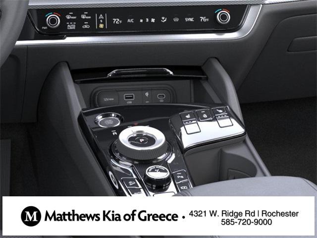 Photo of 2025 White Pearl Kia Sportage Hybrid