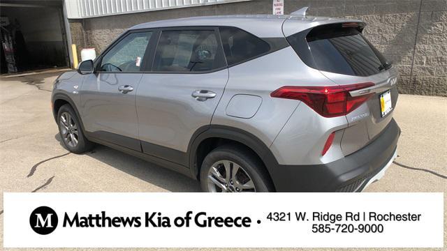 Photo of 2023 Steel Gray Kia Seltos