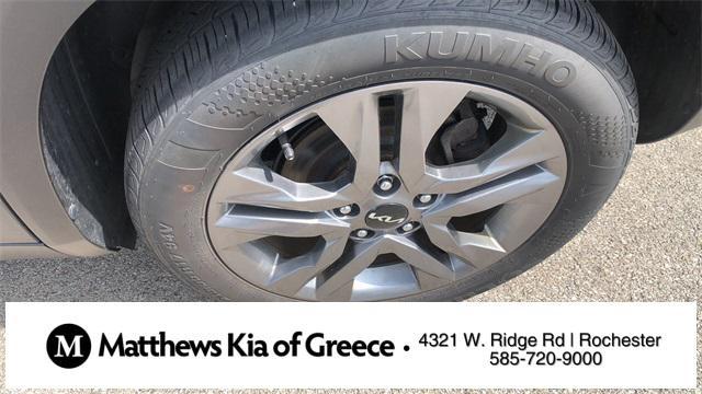 Photo of 2023 Steel Gray Kia Seltos