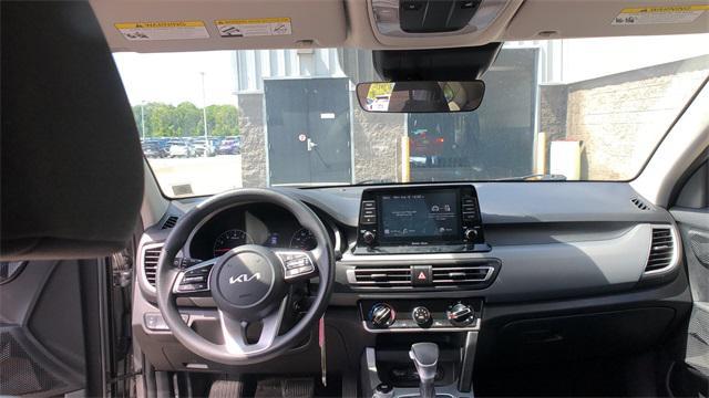 Photo of 2023 Steel Gray Kia Seltos