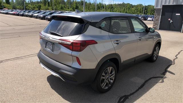 Photo of 2023 Steel Gray Kia Seltos