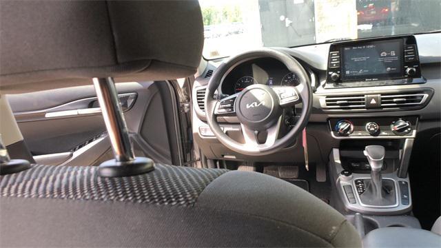 Photo of 2023 Steel Gray Kia Seltos
