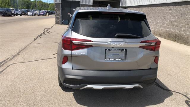 Photo of 2023 Steel Gray Kia Seltos