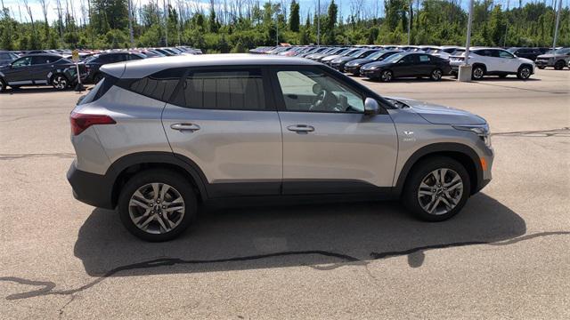 Photo of 2023 Steel Gray Kia Seltos