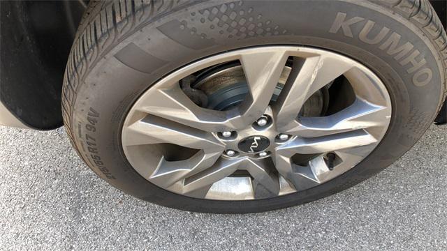 Photo of 2023 Steel Gray Kia Seltos