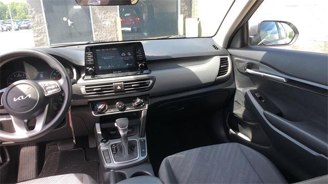 Photo of 2023 Steel Gray Kia Seltos