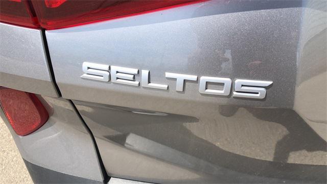 Photo of 2023 Steel Gray Kia Seltos