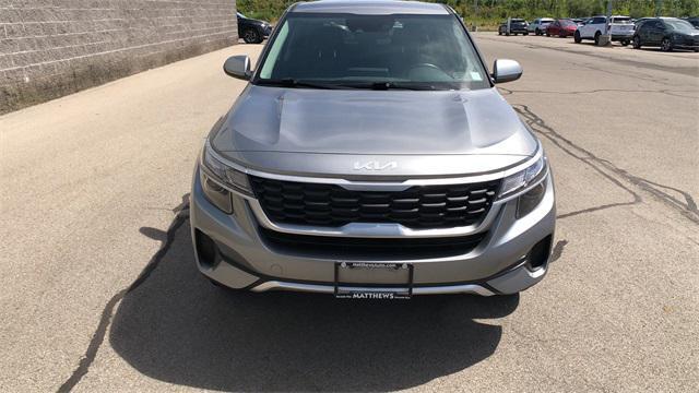 Photo of 2023 Steel Gray Kia Seltos