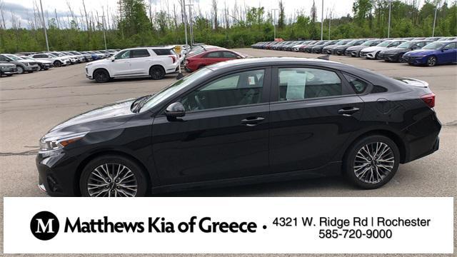 Photo of 2022 Aurora Black Kia Forte
