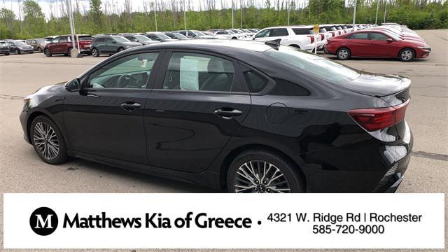 Photo of 2022 Aurora Black Kia Forte