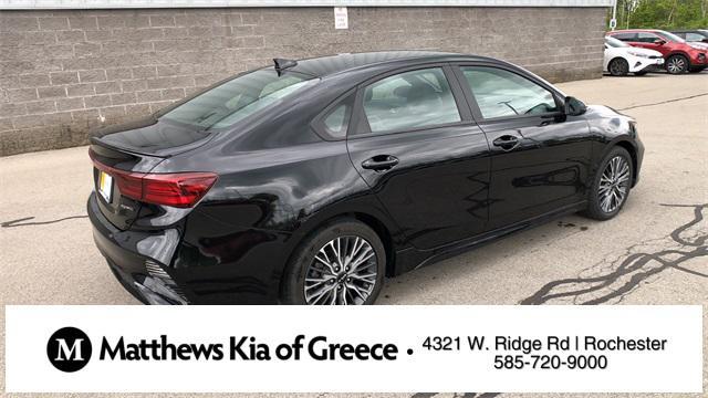 Photo of 2022 Aurora Black Kia Forte