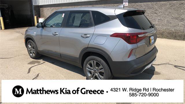 Photo of 2023 Steel Gray Kia Seltos