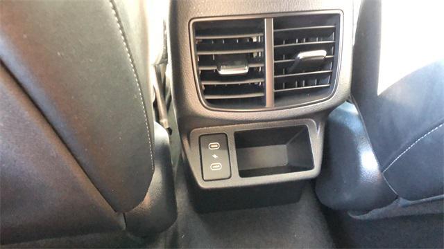 Photo of 2025 Clear White/Black Roof Kia Seltos
