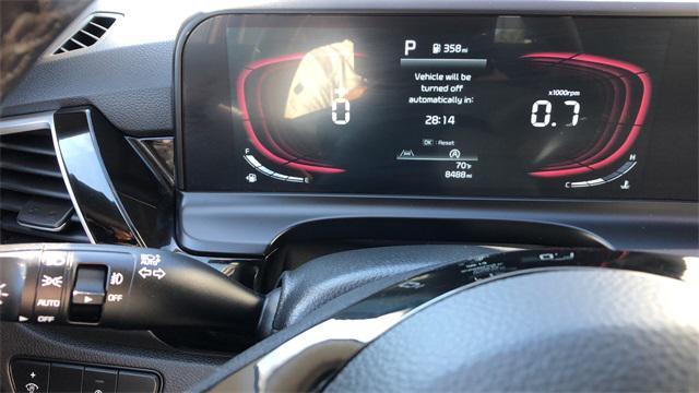Photo of 2025 Clear White/Black Roof Kia Seltos