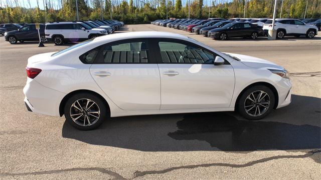 Photo of 2023 Snow White Pearl Kia Forte