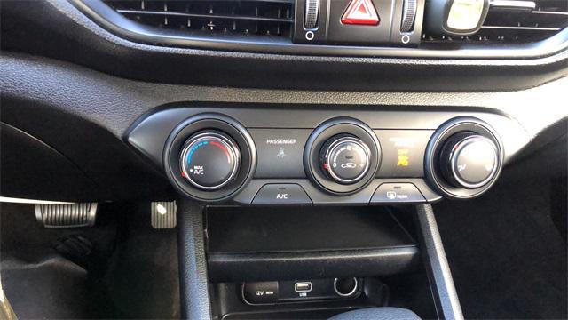 Photo of 2023 Snow White Pearl Kia Forte