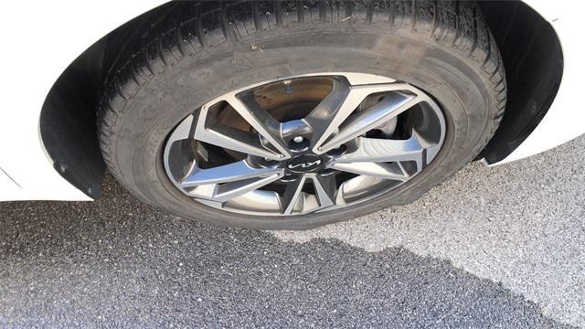 Photo of 2023 Snow White Pearl Kia Forte