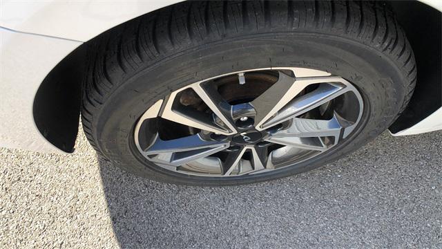 Photo of 2023 Snow White Pearl Kia Forte