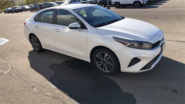 Photo of 2023 Snow White Pearl Kia Forte