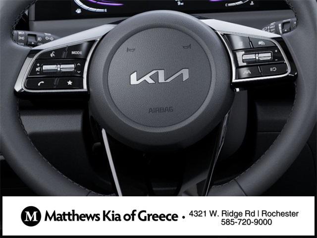 Photo of 2025 Clear White/Black Roof Kia Seltos