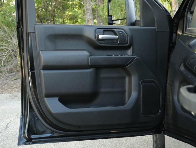 Photo of 2023 Black Chevrolet Silverado 2500