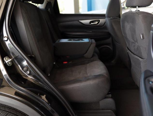 Photo of 2016 Magnetic Black Nissan Rogue