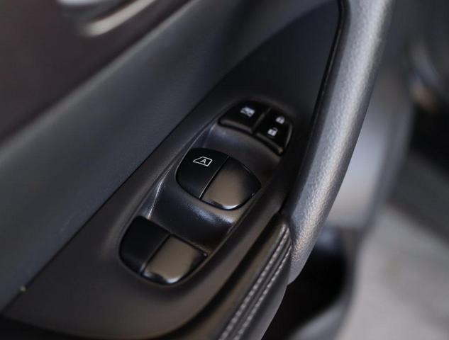 Photo of 2016 Magnetic Black Nissan Rogue