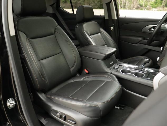 Photo of 2020 Mosaic Black Metallic Chevrolet Traverse