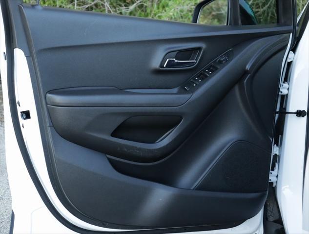 Photo of 2020 Summit White Chevrolet Trax