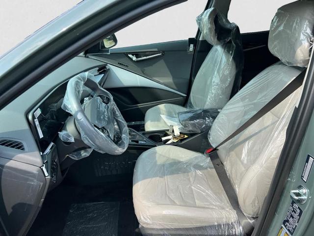 Photo of 2025 CGE Kia Niro