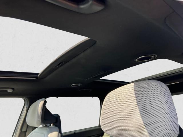 Photo of 2024 Snow White Pearl Kia EV9