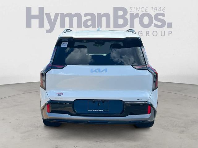 Photo of 2024 Snow White Pearl Kia EV9