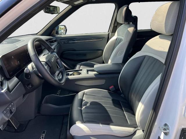Photo of 2024 Snow White Pearl Kia EV9