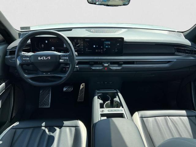 Photo of 2024 Snow White Pearl Kia EV9