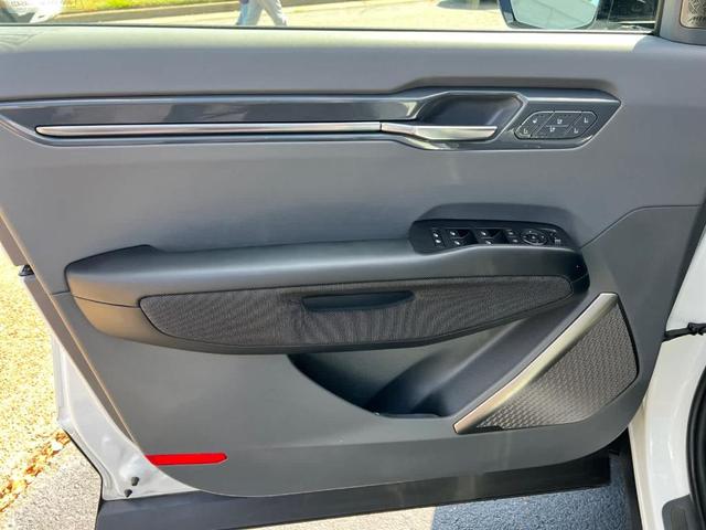 Photo of 2024 Snow White Pearl Kia EV9