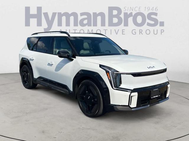 Photo of 2024 Snow White Pearl Kia EV9