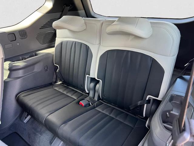 Photo of 2024 Snow White Pearl Kia EV9