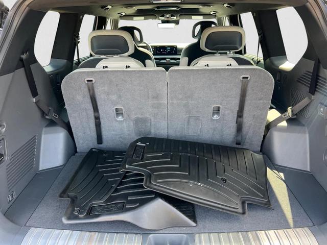 Photo of 2024 Snow White Pearl Kia EV9