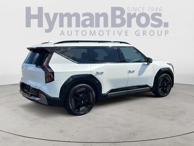Photo of 2024 Snow White Pearl Kia EV9
