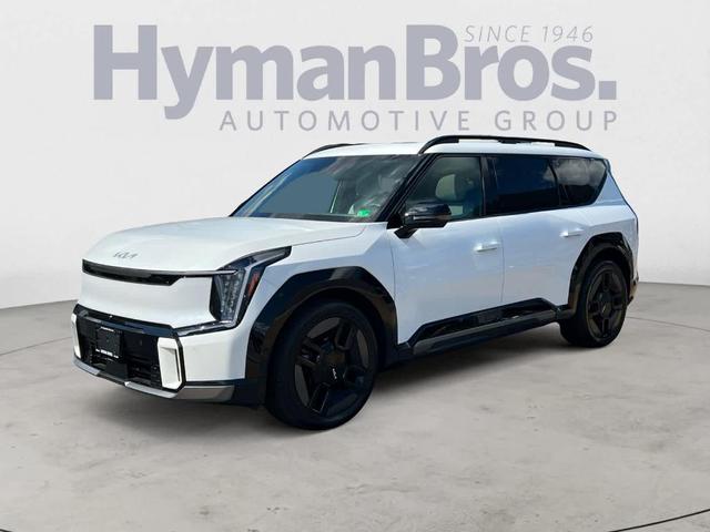 Photo of 2024 Snow White Pearl Kia EV9