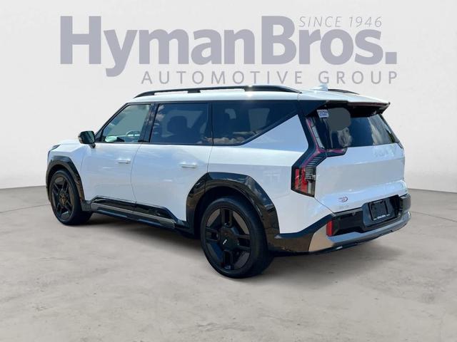 Photo of 2024 Snow White Pearl Kia EV9