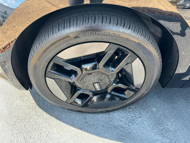 Photo of 2024 Snow White Pearl Kia EV9