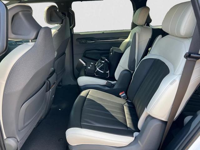 Photo of 2024 Snow White Pearl Kia EV9